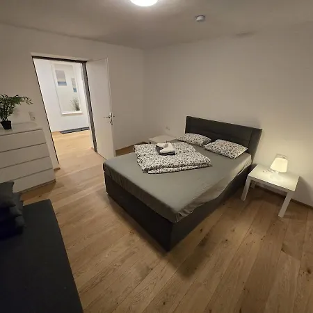 Aldrans With 3 Bedrooms 公寓
