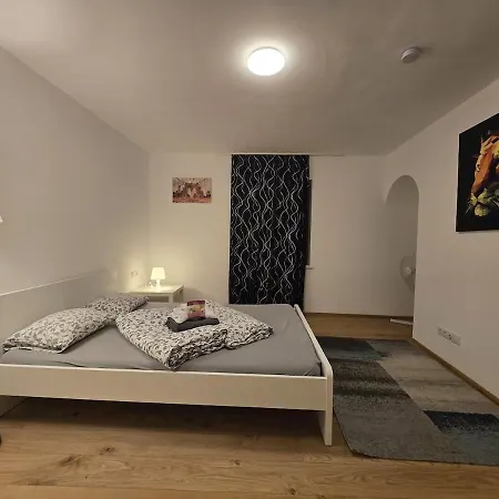 Aldrans With 3 Bedrooms شقة *